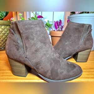 LC Lauren Conrad "Adelynn" Women's‎ Ankle Boots - size 9